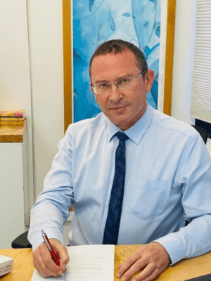 דר’ אריה סורוקסקי- רופא יועץ ומנתח ראש וצוואר